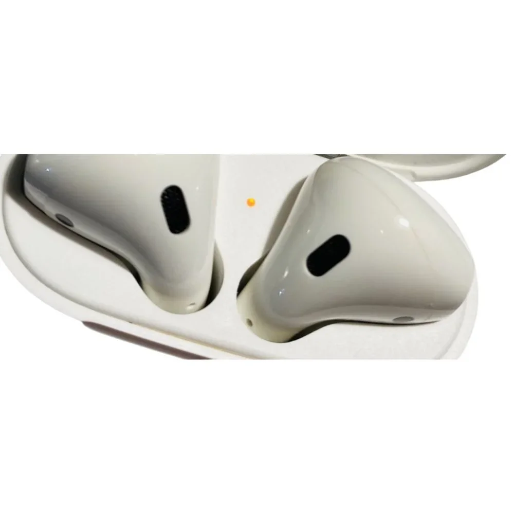 APPLE AIRPODS PRO w/ Wireless Charging Case in White w/ Box (Good Working Order)